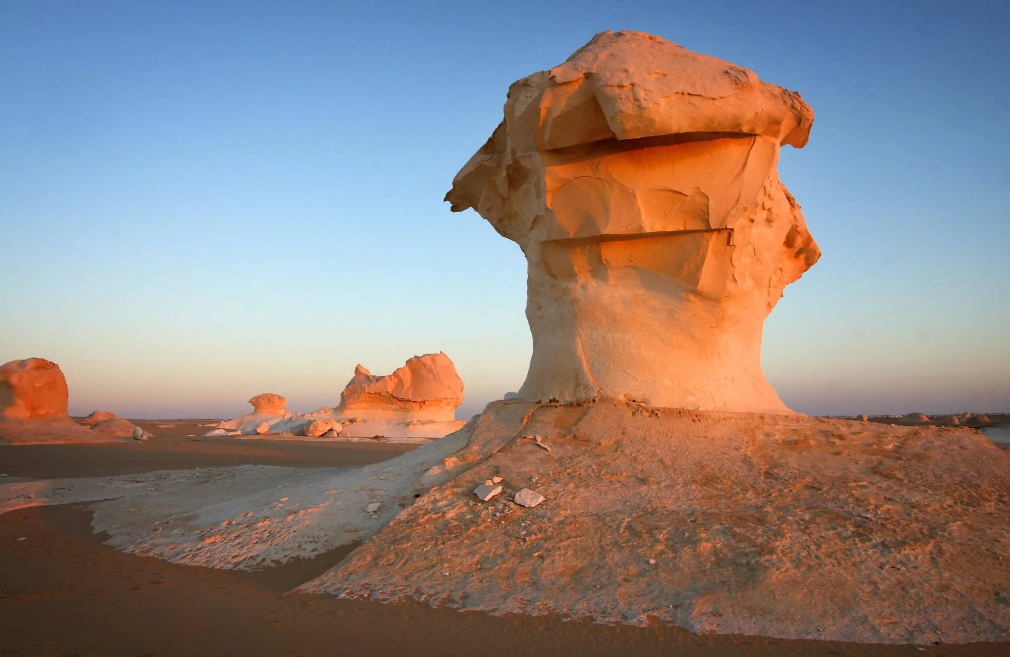 Best Time to Visit the Western Desert, Egypt: Weather by Month