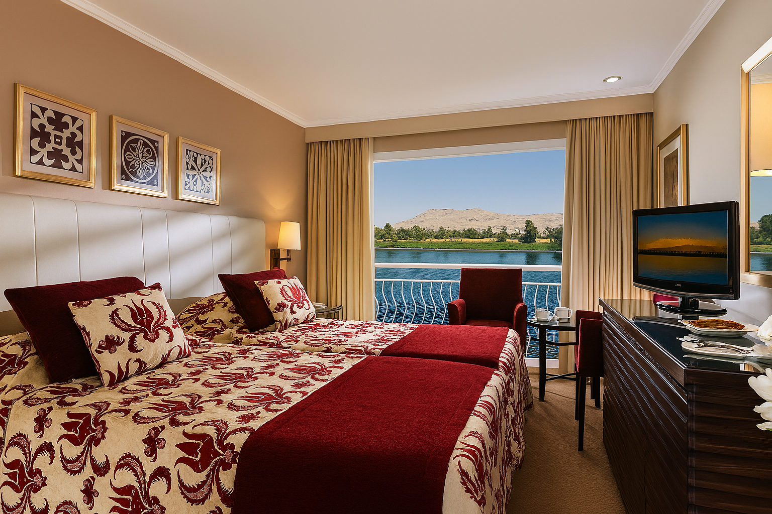 Comfortable cabin on MS Steigenberger Minerva with modern décor