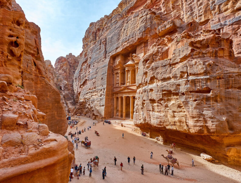 The temple mausoleum of Al Khazneh in the ancient city of Petra in Jordan 2 792x600 crop 66 50