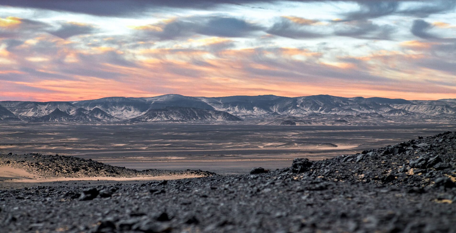 View of the Black desert in Egypt 1905x976 crop 44 44
