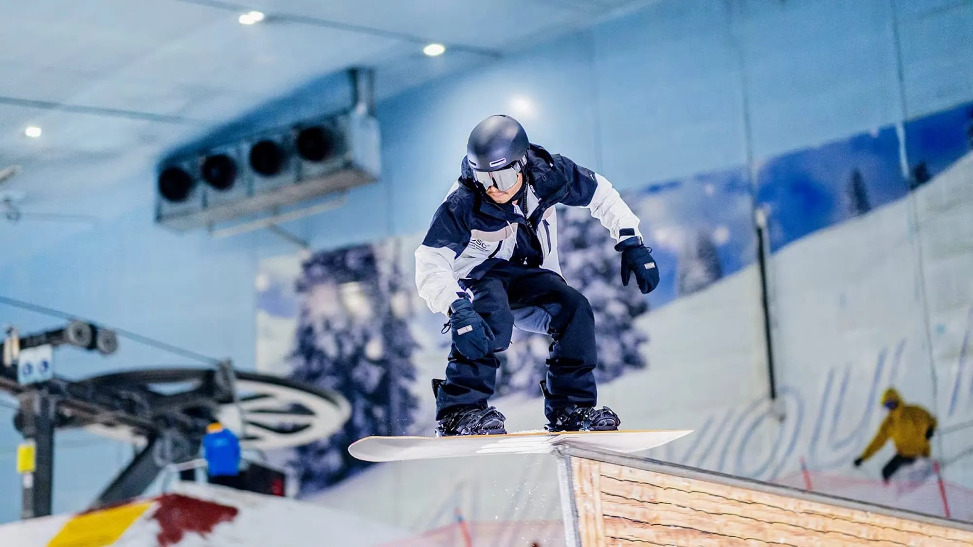 Ski Dubai – indoor ski resort in Mall of the Emirates, featuring snow slopes, ski lifts, and a penguin encounter in the heart of Dubai.