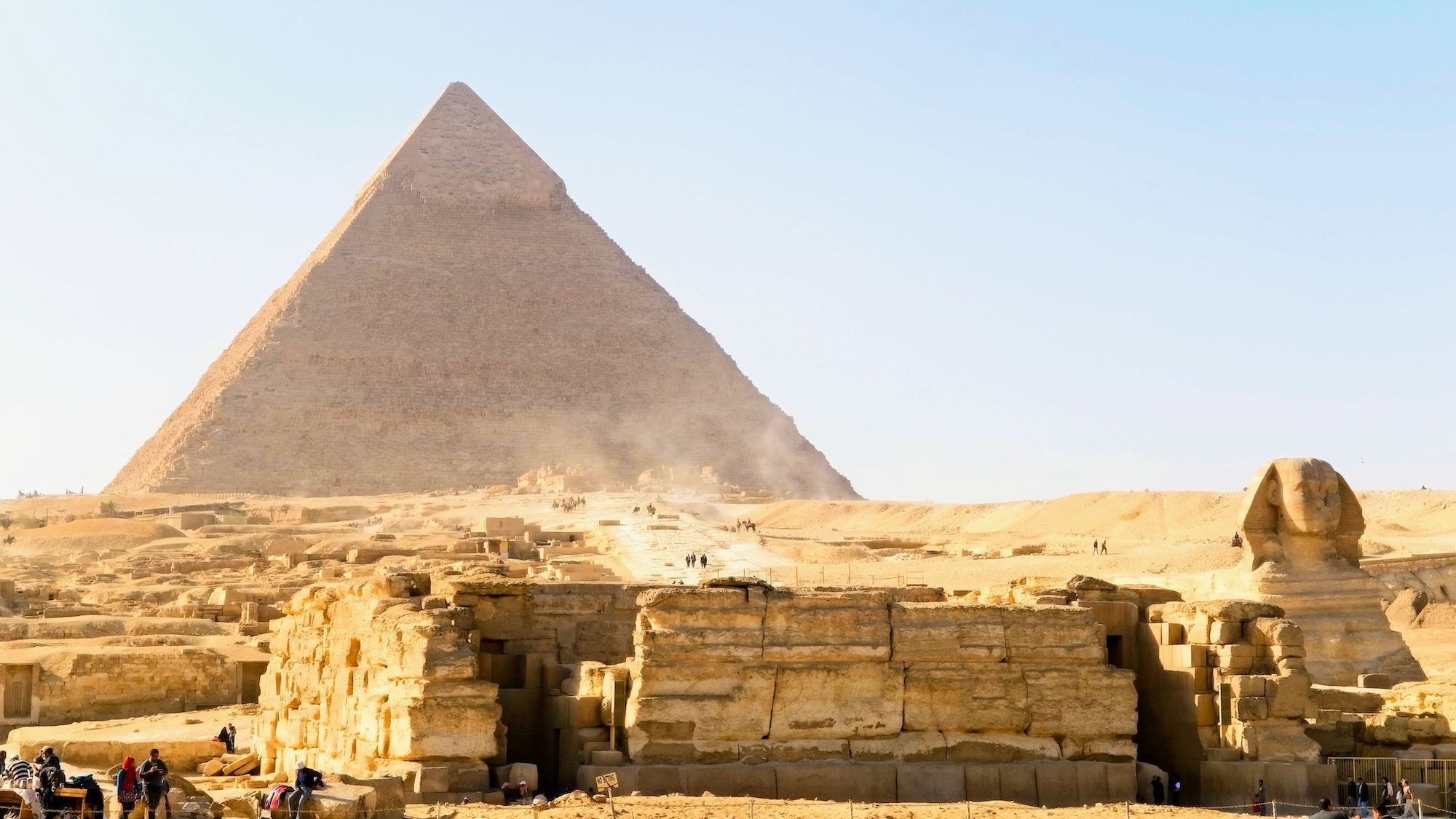 Tourists visiting the Great Pyramid of Giza and Sphinx with guided tour experience