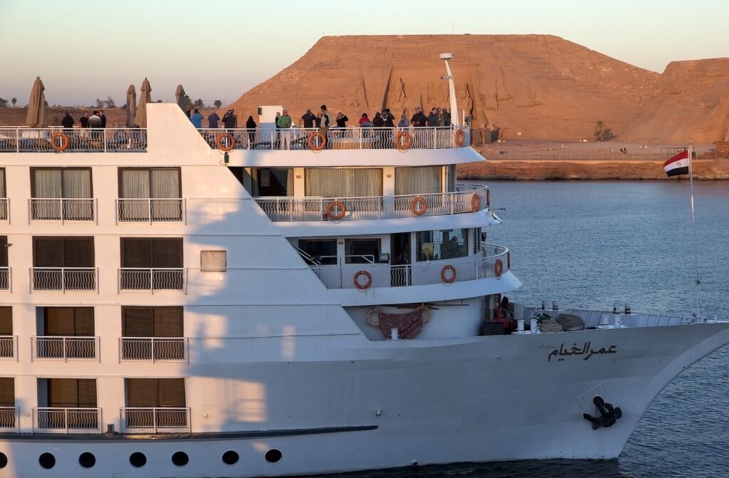 Lake Nasser cruise with the Great Temple of Ramses II in Abu Simbel