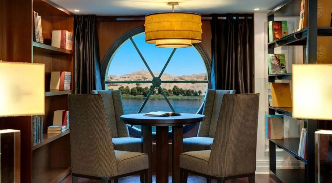 Biblioteca do cruzeiro pelo Nilo MS Esplanade