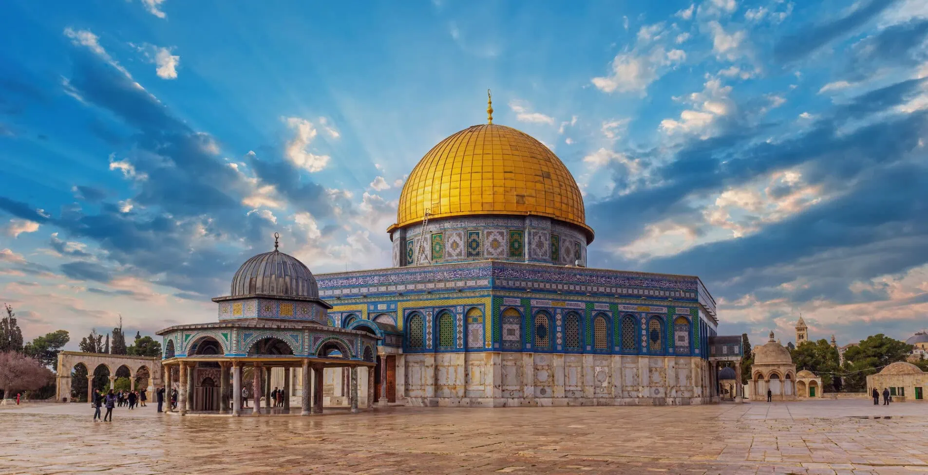 Mosque Dome of the Rock on the Temple Mount Jerusalem Israel 1905x976 crop 52 73