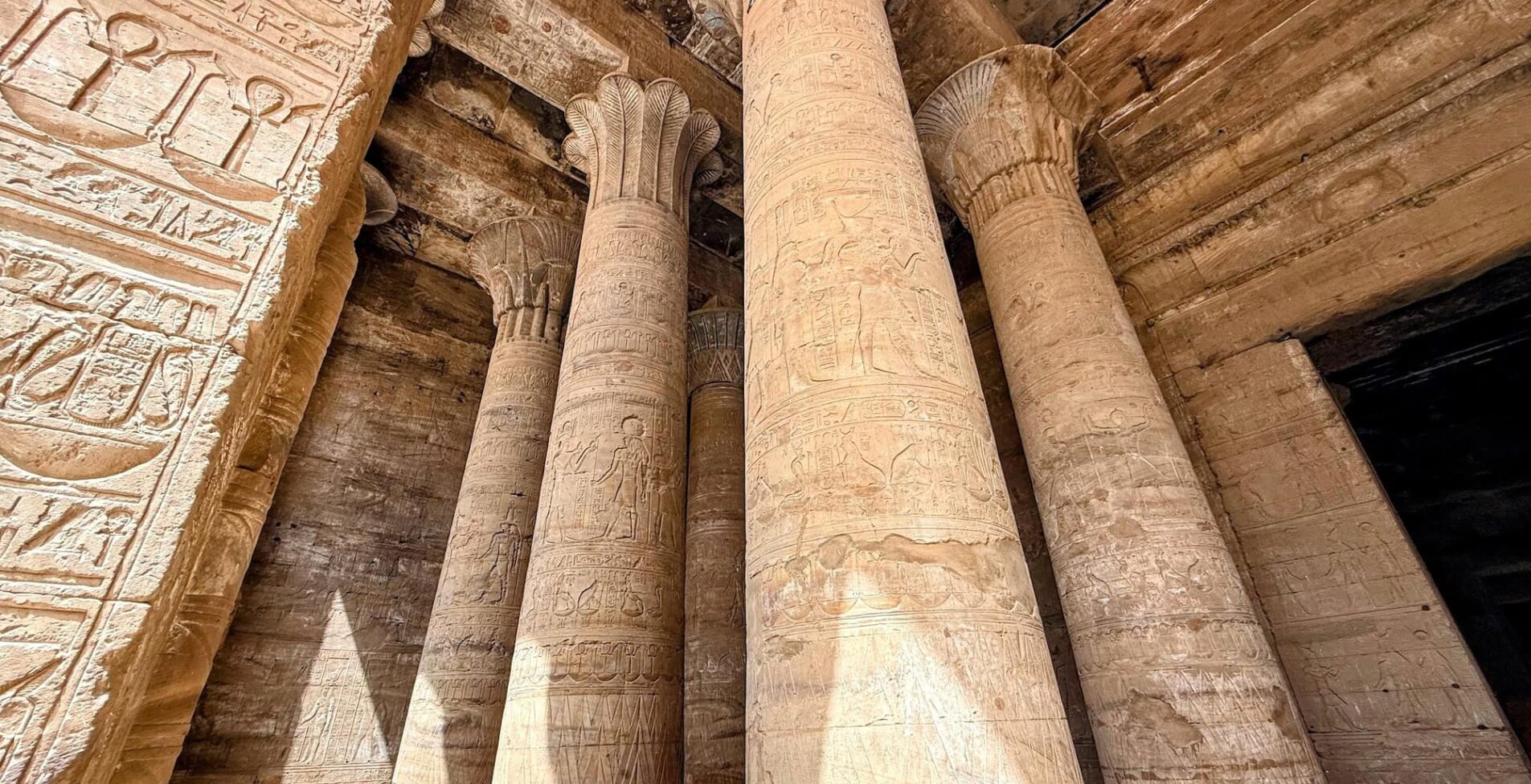 Edfu Temple Pillars 1905x976 crop y42
